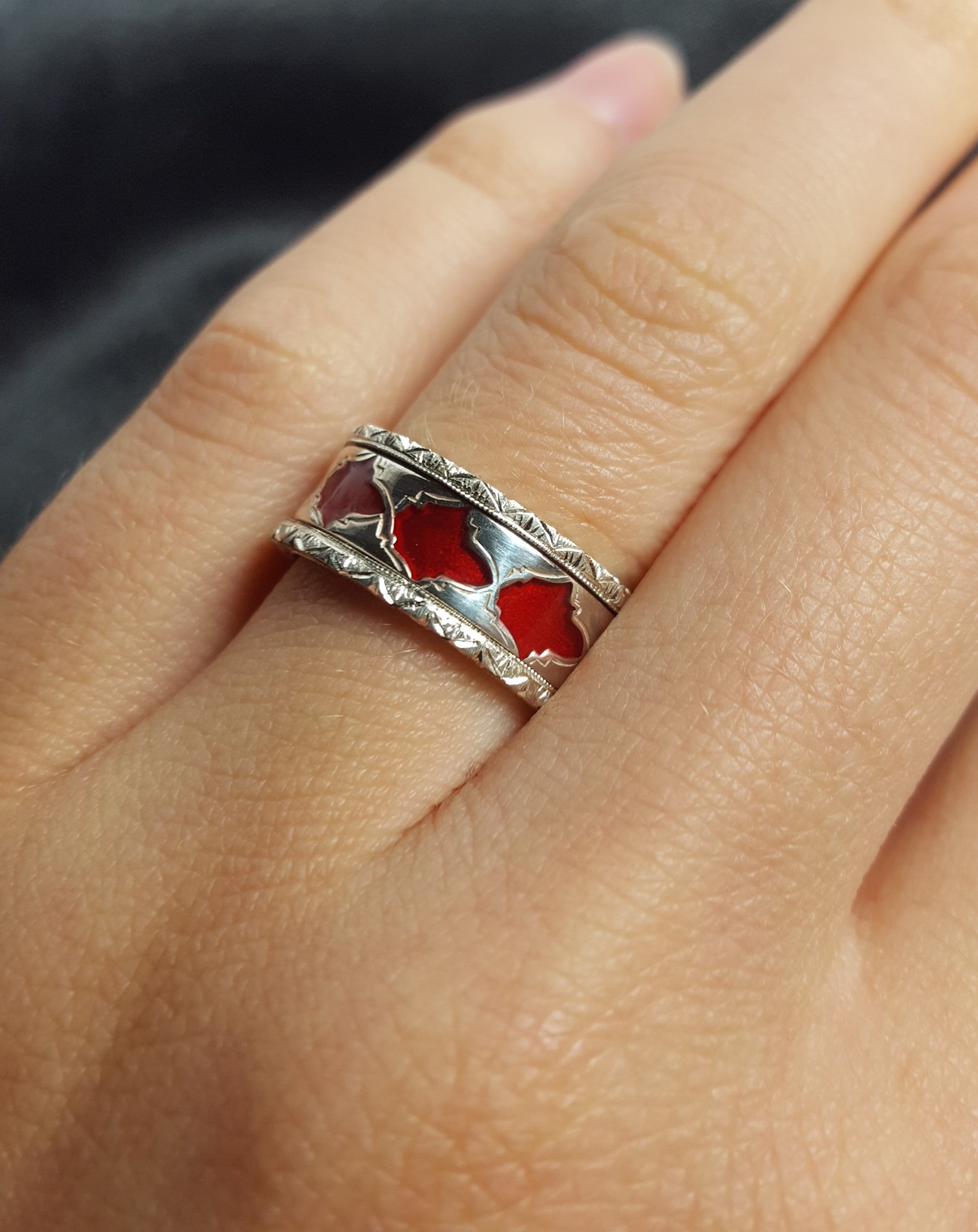 Ring composed of three combinable parts in silver and red enamel from the Marrakech collection