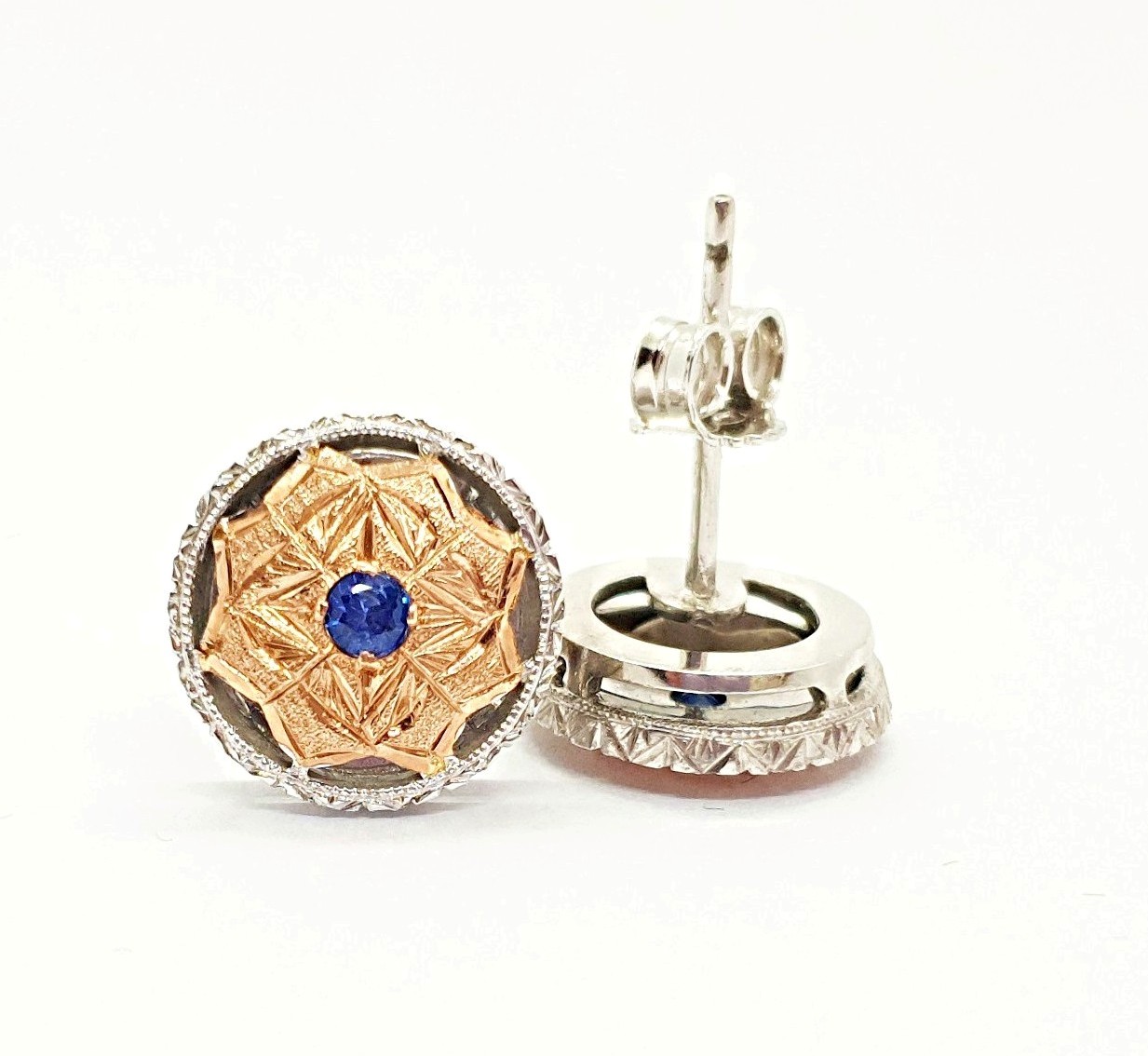 Earrings in gold 18K  with sapphires from the Anthos collection